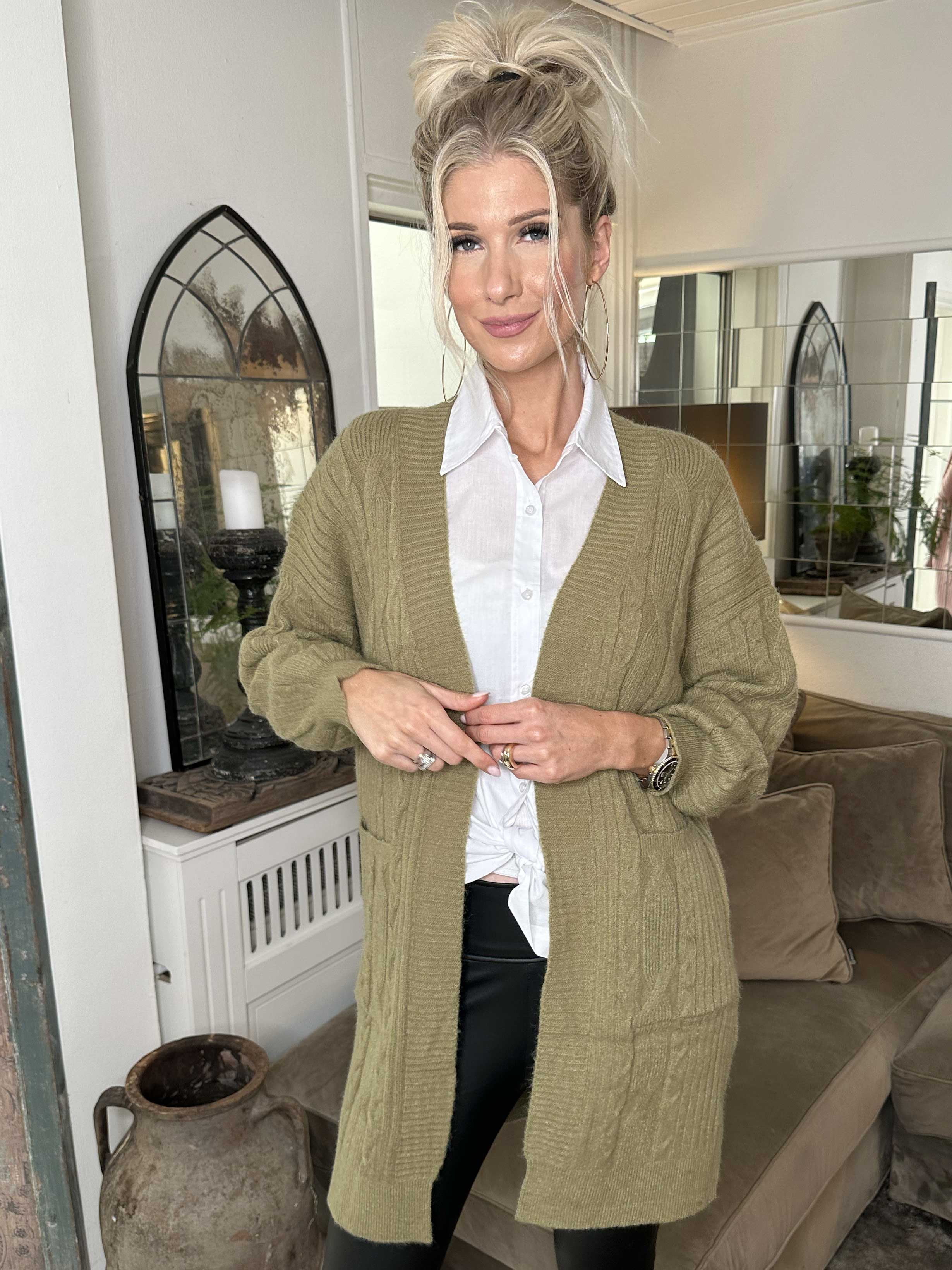 Valeria - Skön och tjock stickad kofta med fickor